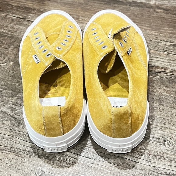 FINAL PRICE HUF Classic Lo Sneaker Men's  Golden Suede Skater Shoe Footwear - Picture 3 of 7